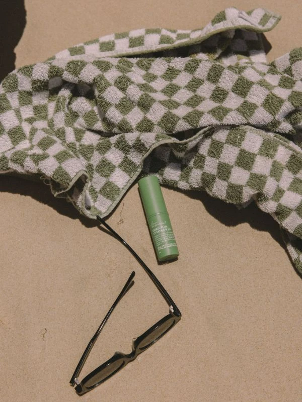 We Are Feel Good Inc. Kakadu Plum Lip Balm SPF50+ 4 We Are Feel Good Inc. Kakadu Plum Lip Balm SPF50+ - Image 2